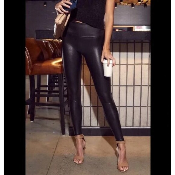 Women's Black Spanx Faux Leather Leggings Size Medium Petite MP - Picture 4 of 6